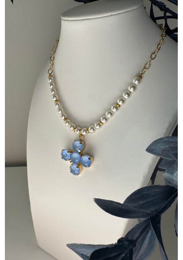 Collar de perlas con cruz azul