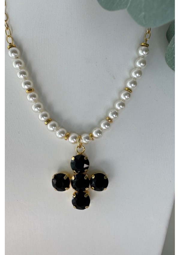 Collar de perlas con cruz negra