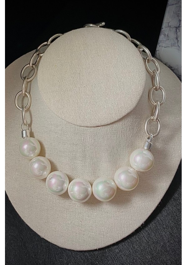 Collar de perlas y eslabones