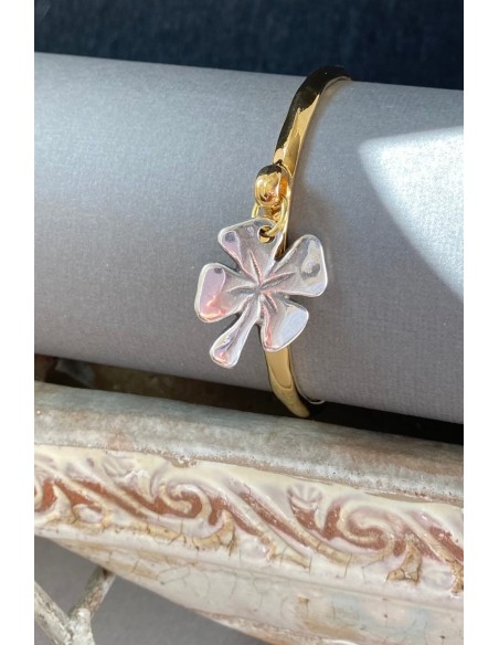 Brazalete bicolor trébol